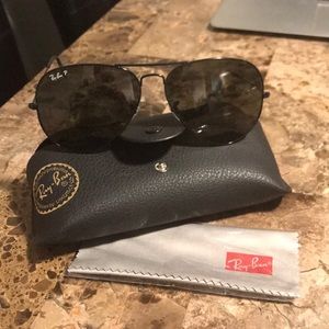 Ray-Ban unisex polarized Aviators. Mint condition